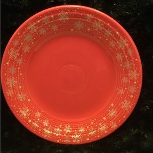 FIESTAWARE 9INCH RED CHRISTMAS LUNCH PLATE